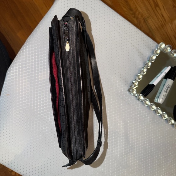 Vintage Gucci Sherry Shoulder Bag with Red and Green Stripe adjustable strap. - Picture 6 of 12